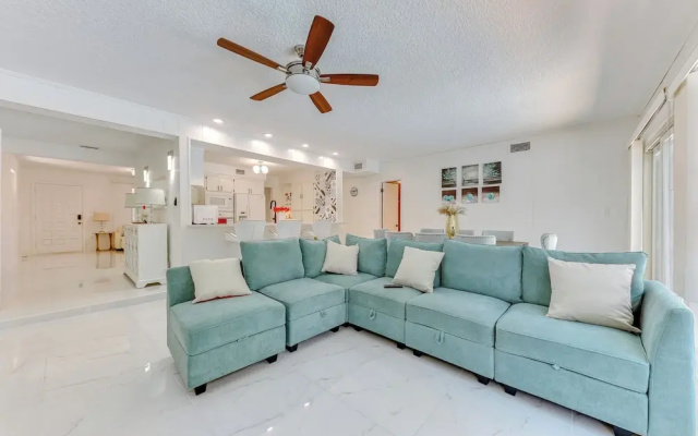 Spacious Jacksonville Home: 6 Mi to Downtown!