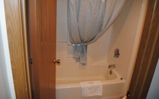 Asteria Inn and Suites