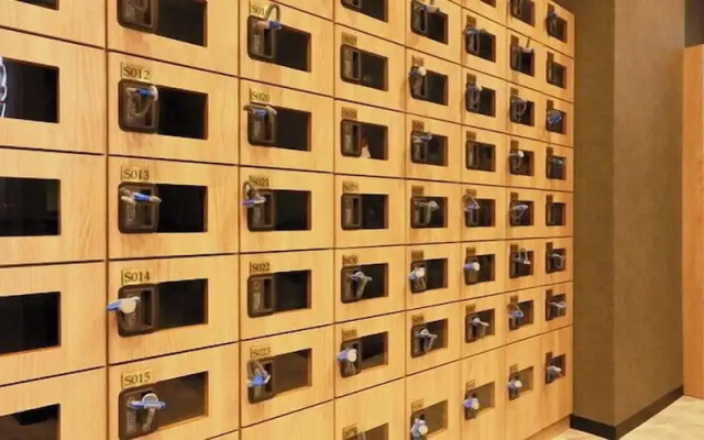 Rembrandt Cabin and Spa Shimbashi - Caters to Men