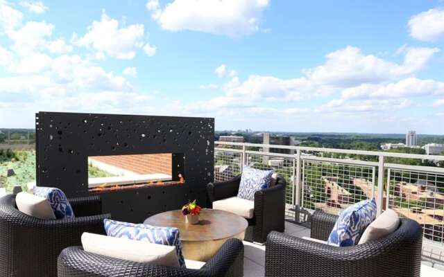 Global Luxury Suites at Park Crest Lofts