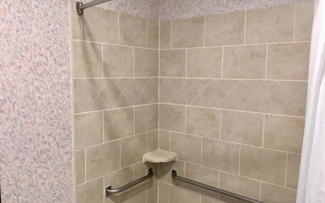 GuestHouse Inn & Suites Poulsbo