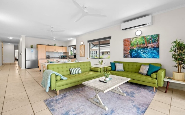 Zen Emerald Shore Seaview - Balcony - Sunset View – Guest Rooms – Coconut Grove