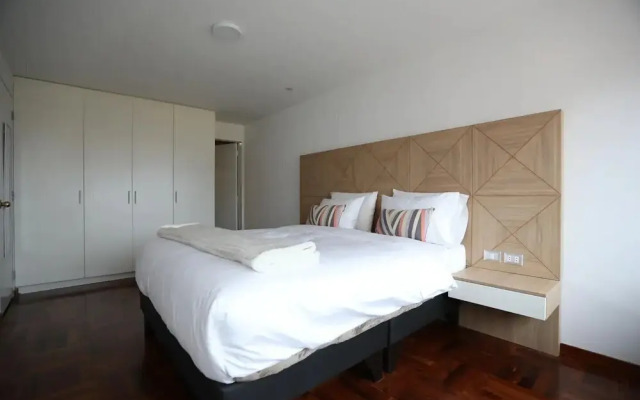 Beautiful Apt Half Block Away From Kennedy Park!