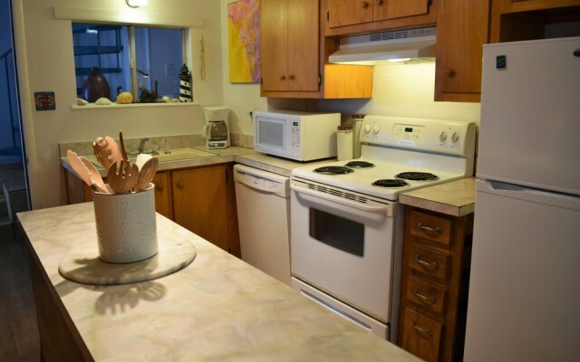 Paradise Cottage On Gulf Street - Three Bedroom Home
