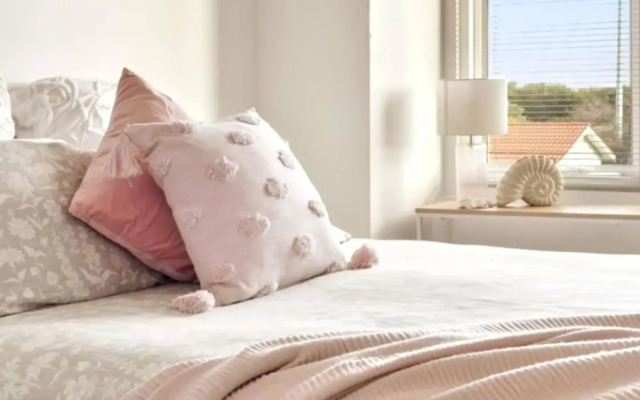 Canal Home -Close to Beach and City Centre