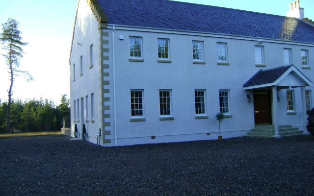 Dinichean House