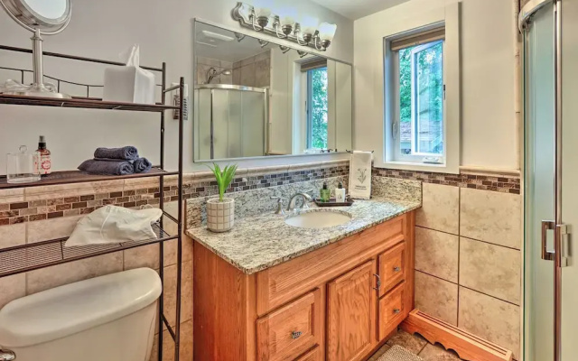 Vibrant 3BR Near Downtown w/ Fireplaces