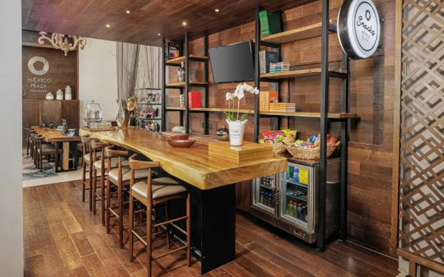 Hotel Suites Mexico Plaza Campestre