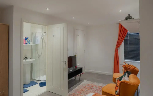 Luxe Studio Apartment in Leicester City Center