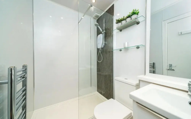 The Jam - Cunningly Good Cunningham Street Apartment