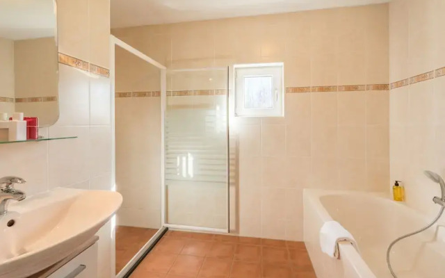 Charming Villa by the Water