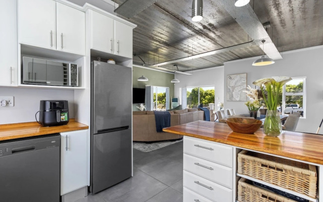 Big Bay Beach Club J32