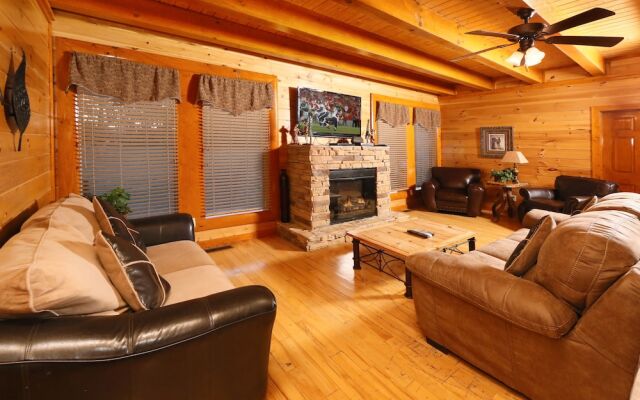 Smoky Mountain Cinema - Six Bedroom Cabin