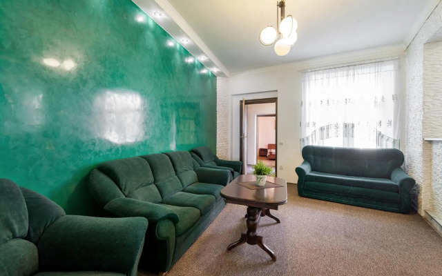 Apartment on Dudayeva 17