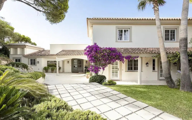 Sea-view Villa Near Port