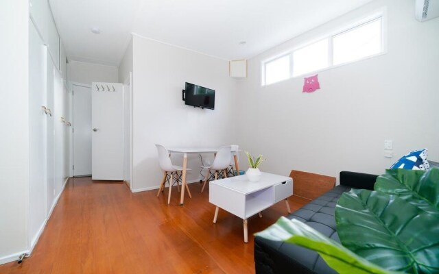 Takapuna Central Spacious & New Home
