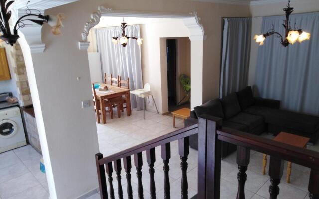 "lovely six Bedroom Villa in Coral Bay ."