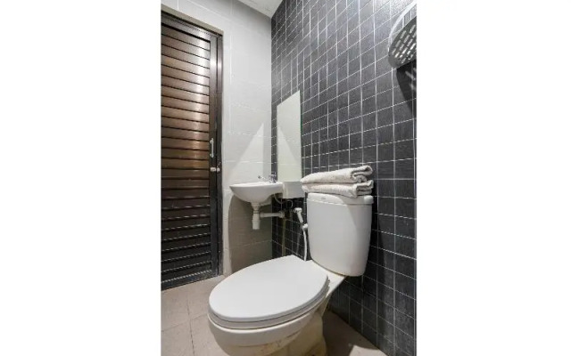 Oyo 3800 Kalidami Residence Syariah