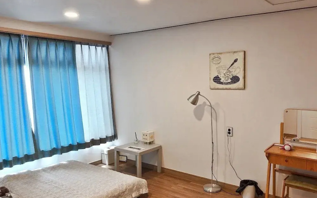 Flat B Hostel - Hostel