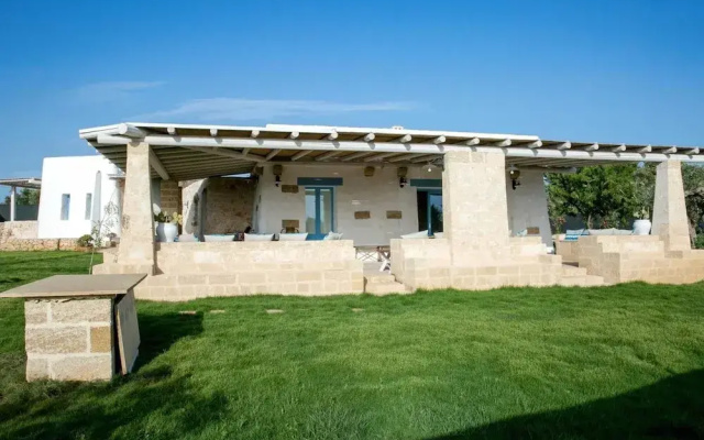 Luxurious Villa in Torre Suda with Hot Tub