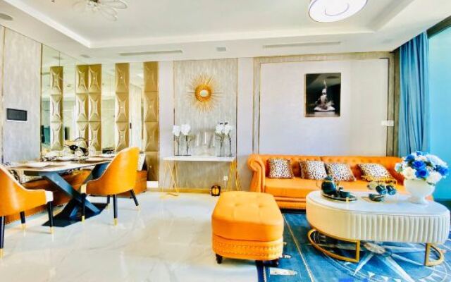 DongDong Skyview Apartment in Landmark 81 Tower