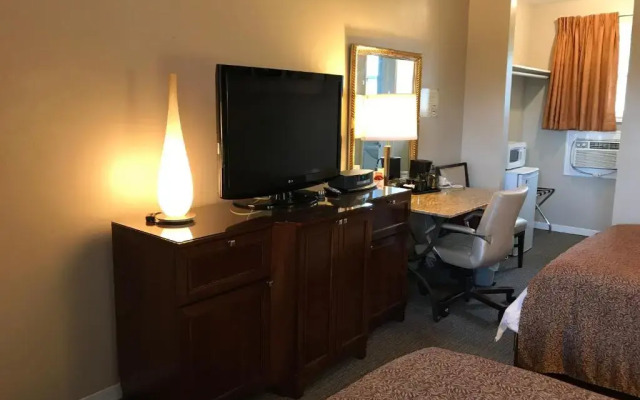 Cardinal Court Motel