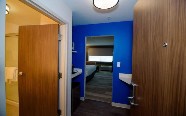 Holiday Inn Express & Suites McKinney - Frisco East by IHG