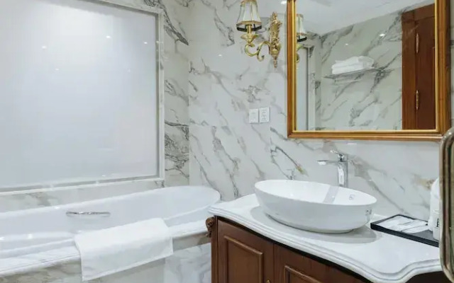 Luxe Paradise Suites Hotel