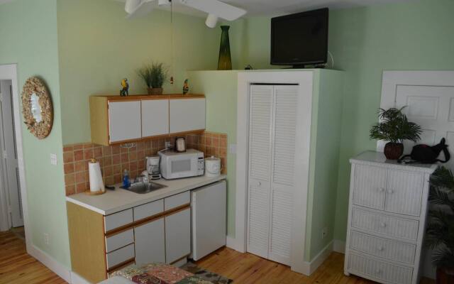 Speakeasy Inn – Adults Only
