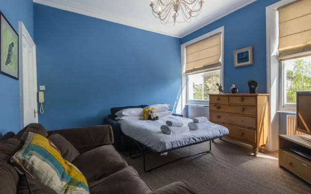 Luxurious Highbury Mansion with Beautiful Garden