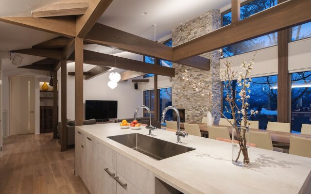 Silver Maple Chalet