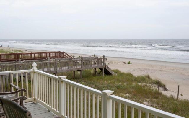 Breezy Oaks by Oak Island Accommodations