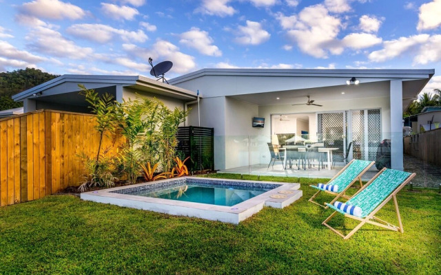 Blue Lagoon Villa A in Trinity Beach