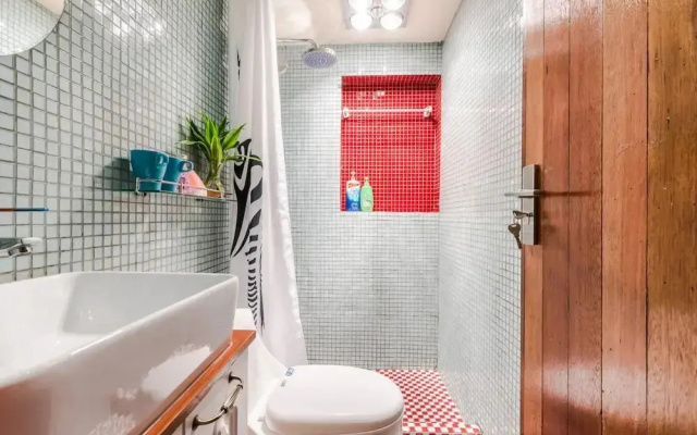 Two-bedroom Apartment No.1 – Bathroom – Shanghai