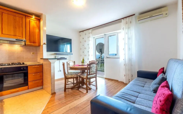 Stunning Apartment in Duce With Wifi and 1 Bedrooms