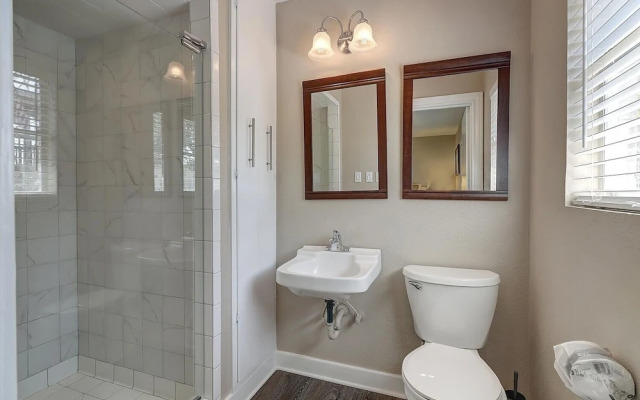 Rockport Blue Crab Bungalow Close to City Attractions by Redawning