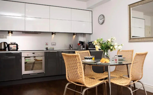 Apartment 2, Trafalgar Square (Second Floor)