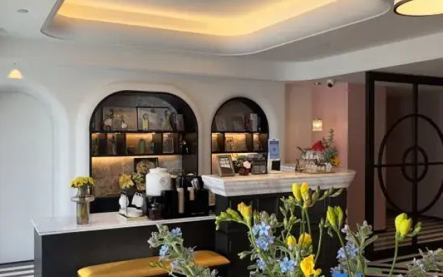 Xi Xiaoshi Designers High View Scenic Hotel (Kunming Dounan Flower Market Branch)