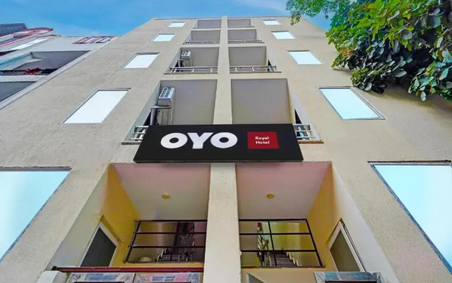 OYO 85695 Royal Hotel