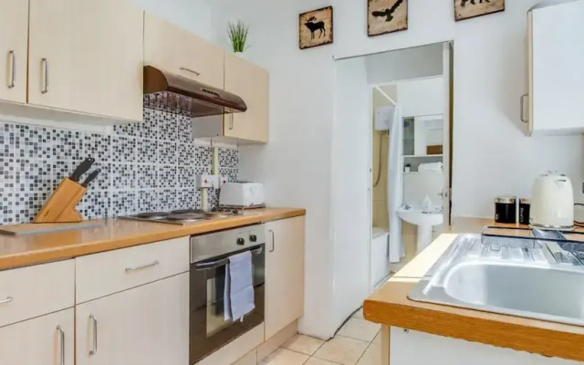 Stayzo House Accommodation - Coventry Free Parking