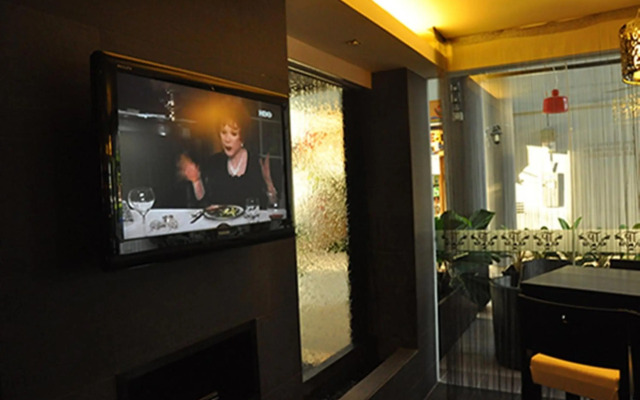 Tat Place Hotel