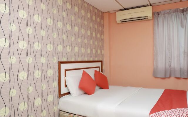 OYO 90167 Hotel Tiara