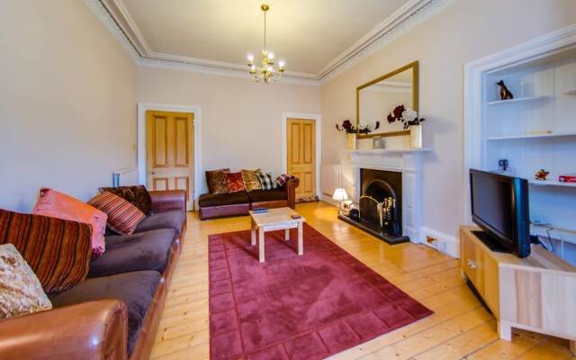 Fabulous Ground-floor 3-bedroom Near Old Town