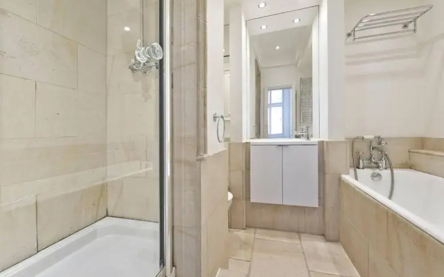 Cute 2-bed Chelsea Apartment
