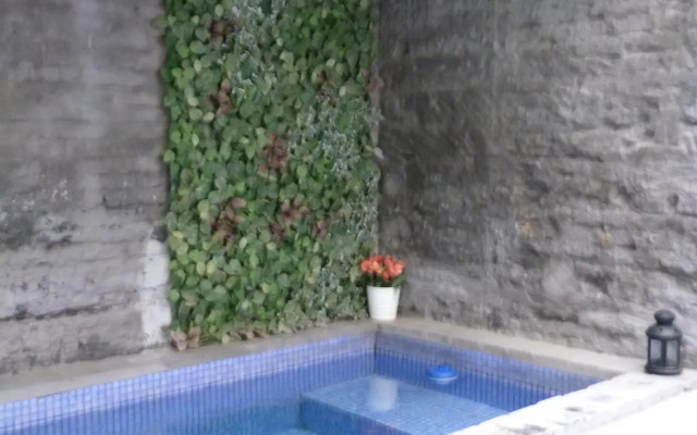 Pequeño Alojamiento con Mini Piscina - NO climatizada