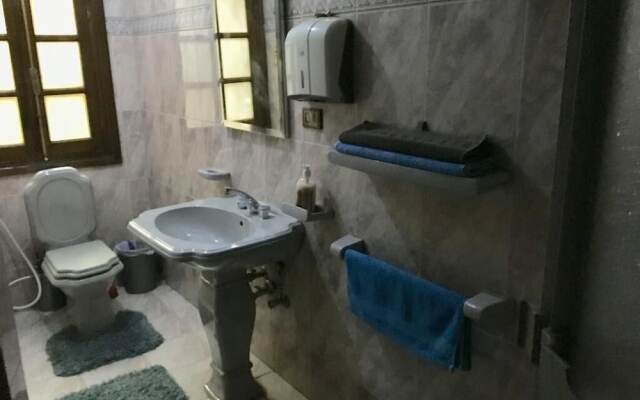 One Bedroom Apartment City Views Local to Airport