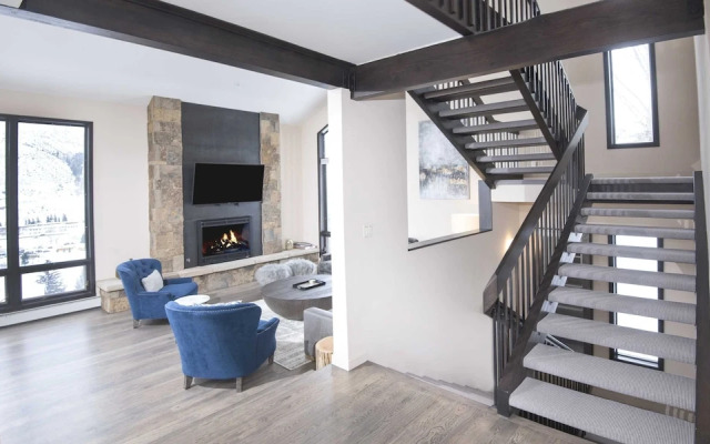 814 Eagle Dr. 4 Bedroom Home by RedAwning