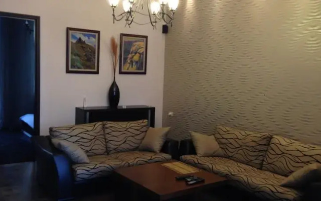 FlatsInYerevan - Apartments on Hanrapetutyan Street