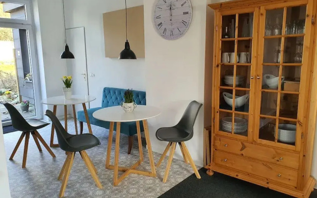 bed & Kitchen