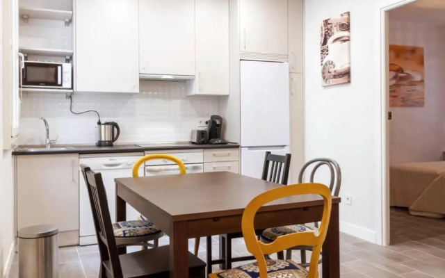 Sensacional Apartamento Junto a Palacio Real by Batuecas